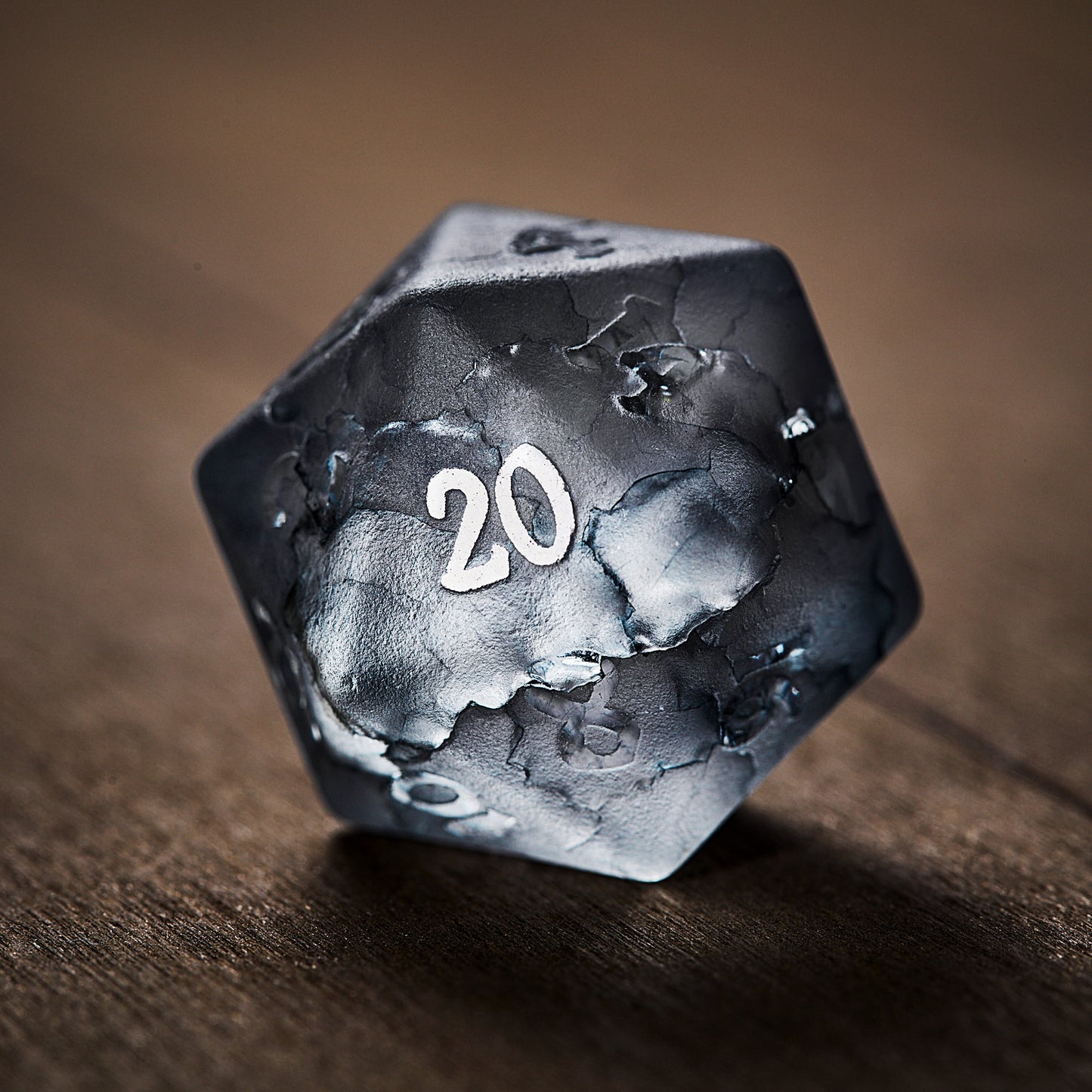 Ensemble de dés DnD D&amp;D en verre éclair bleu foncé surélevé