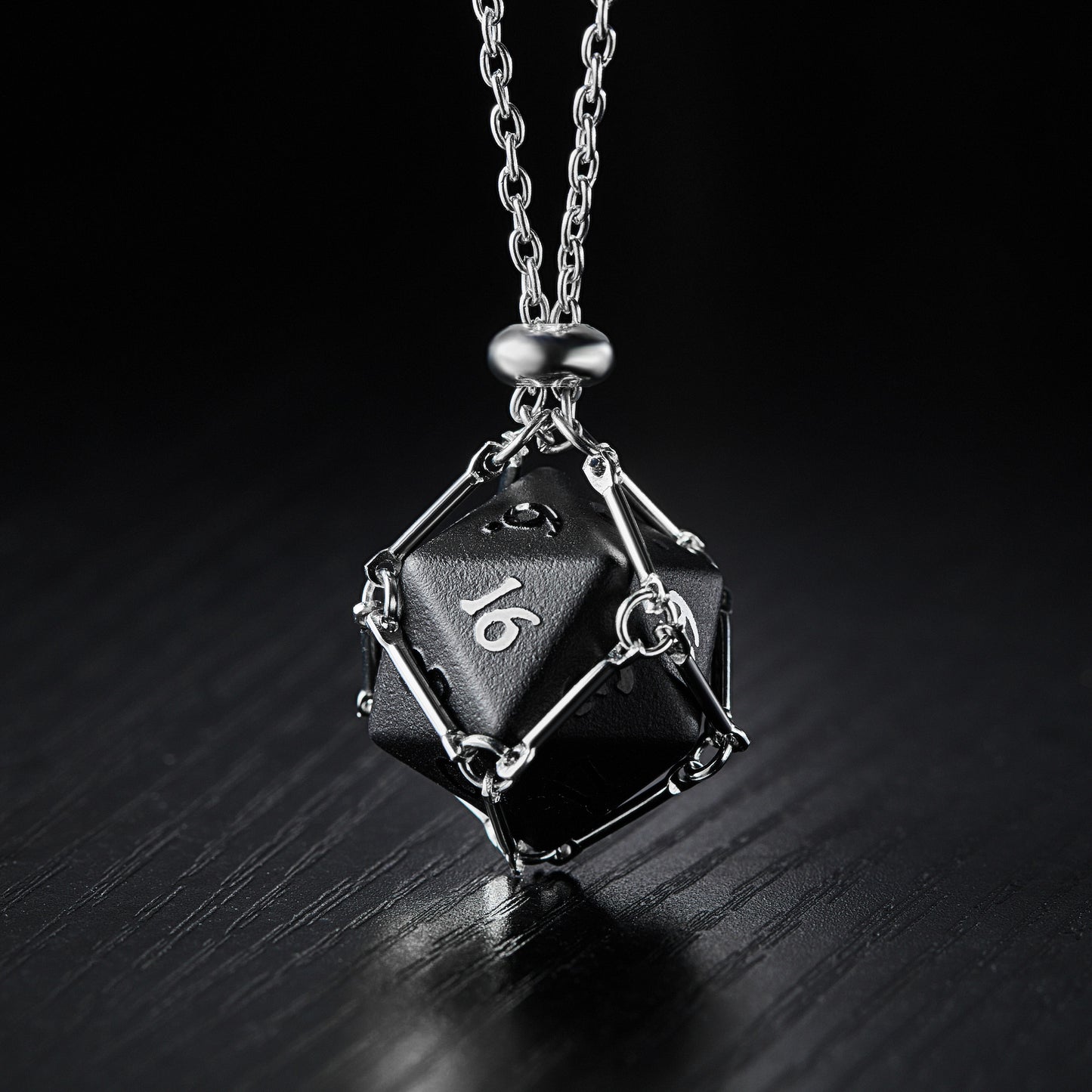 Ensemble de dés DnD D&amp;D en obsidienne noire surélevée