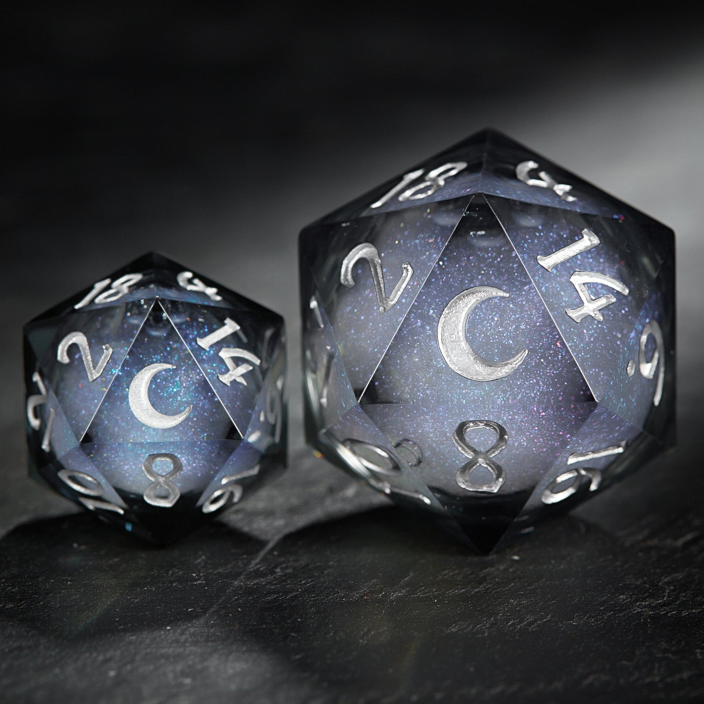 Ensemble de dés DnD D&amp;D Galaxy Dice Moon à noyau liquide bleu foncé