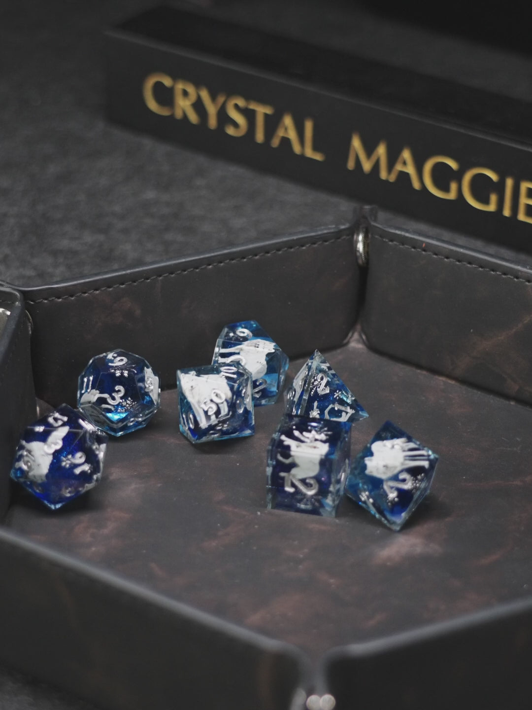 【美品】DICE SHOWDOWN Snow Wolf Blue Dice – CrystalMaggie
